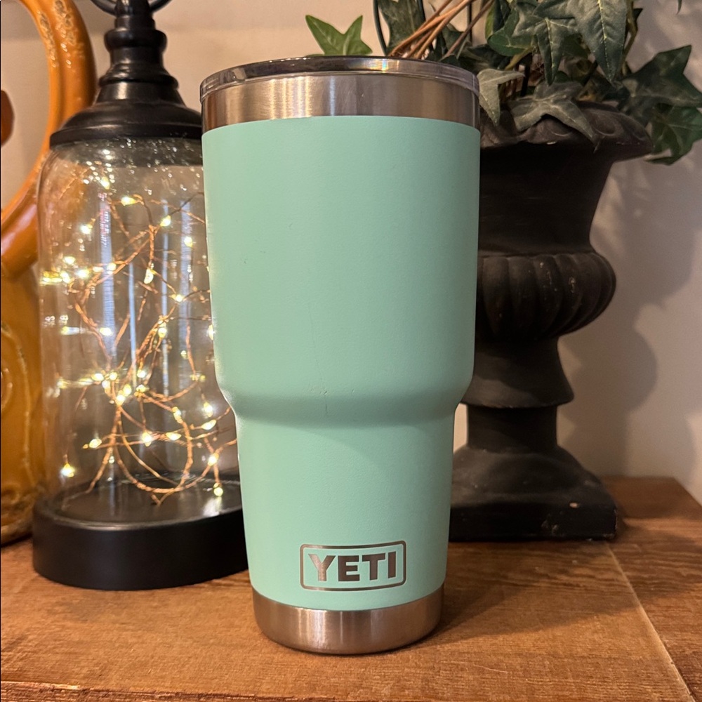 YETI 30 oz Rambler Tumbler in Tiffany Blue with Magslider Lid